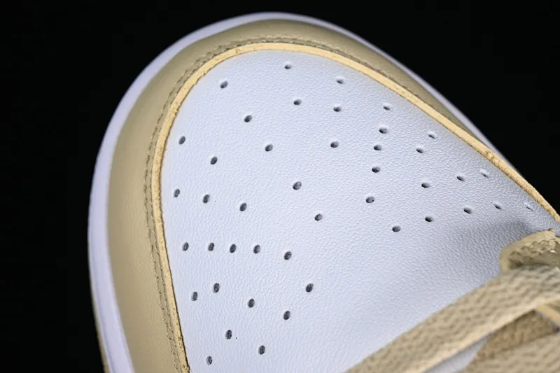 All Categories Nk SB Dunk Series Nk SB Dunk Low low-top sneakers Cost-effective version Dunk Low "Team Gold" golden wheat color SB low-top sports and leisure sneakers DV0833-100